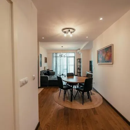 Waterfront Pearl Apartment *