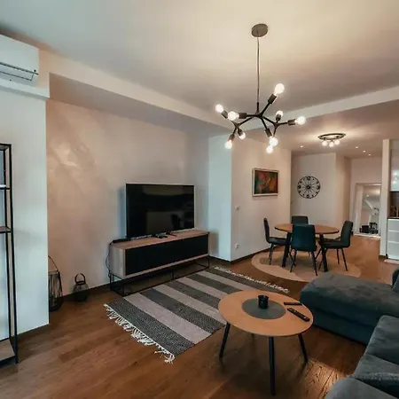 Waterfront Pearl Apartment