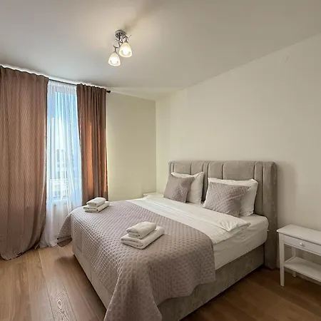 Waterfront Pearl Apartment